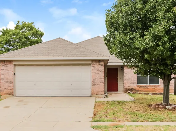 7824 Whitney Ln, Fort Worth, TX 76112