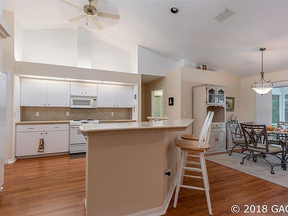 5th image of 10436 NW 13th Ln
