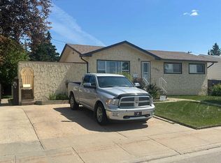 11301 W 104th St, Grande Prairie, AB T8V2Y9