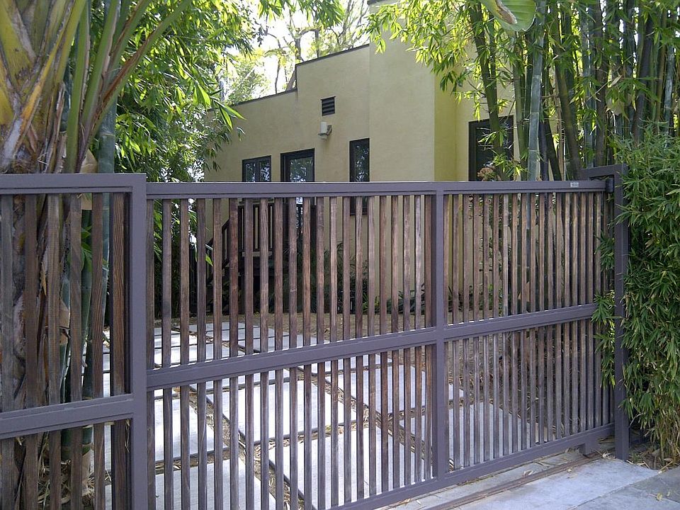 1st image of 8534 W West Knoll Dr