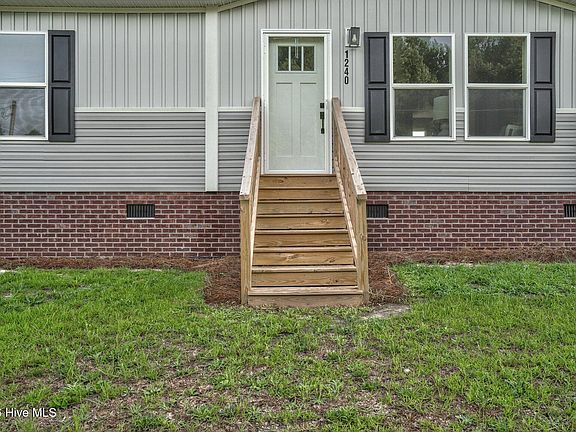4th image of 1240 Bloomery Road