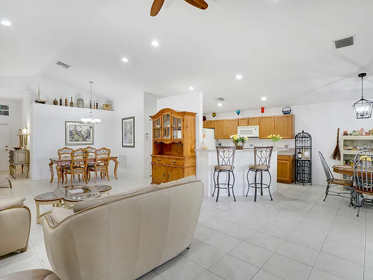5335 Vernio Ln — Photo 13