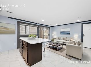 4544 Summit St #2, Kansas City, MO 64111