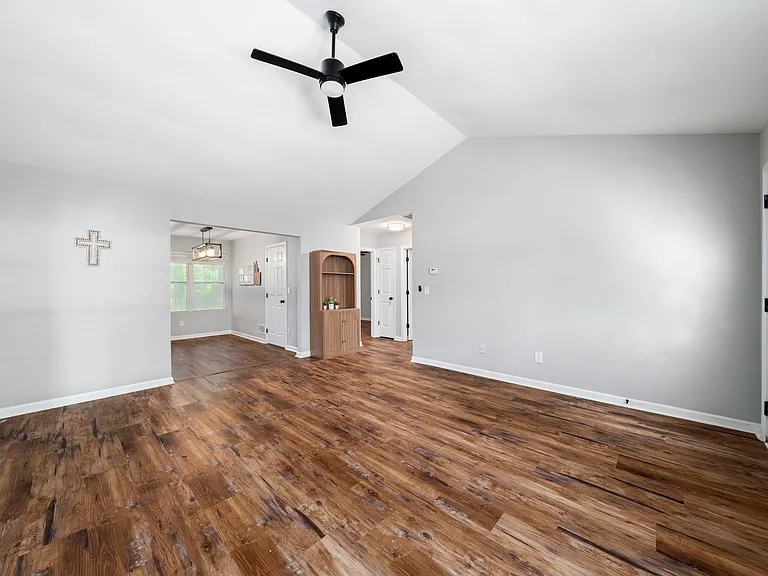 167 Bentley Pkwy — Photo 13
