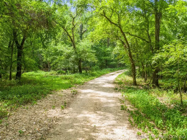 1 Oakridge Dr, Spavinaw, OK 74366