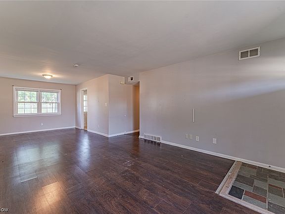 2nd image of 754 Hemlock Dr