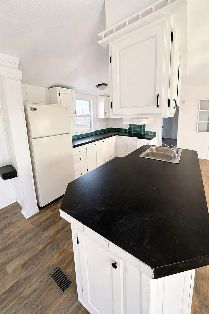 3 bed, 2.0 bath, 1088 sqft, $1,700 — Photo 4