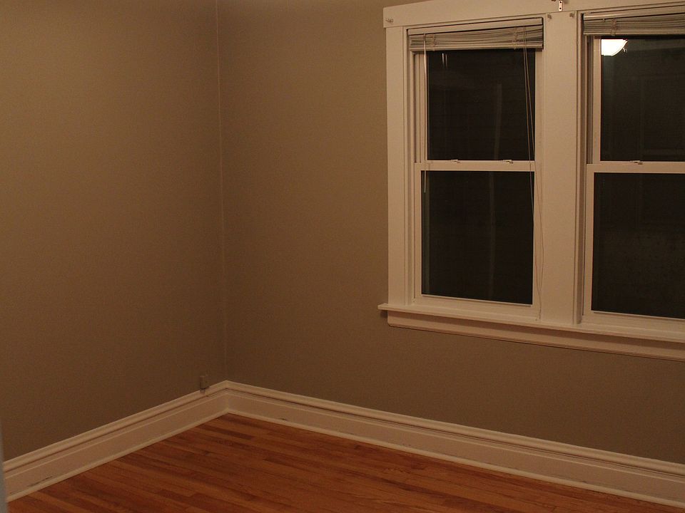 2nd image of 5051 W Argyle St