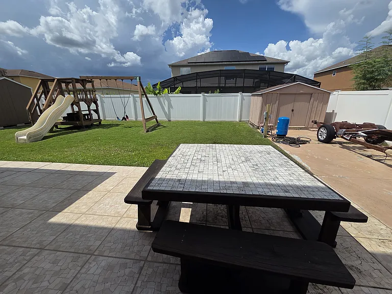330 Aldershot Ct — Photo 31