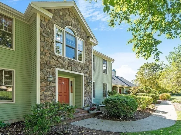 24 Smith St, Groton, MA 01450