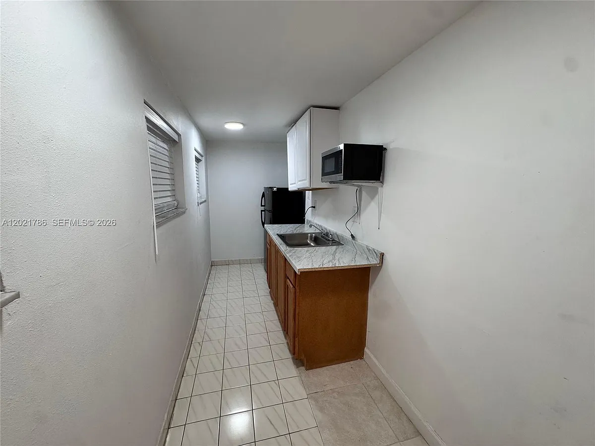 Building Photo - 719 Glenn Pkwy #2