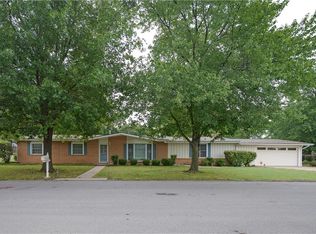 111 N Edgewood Dr, Coffeyville, KS 67337