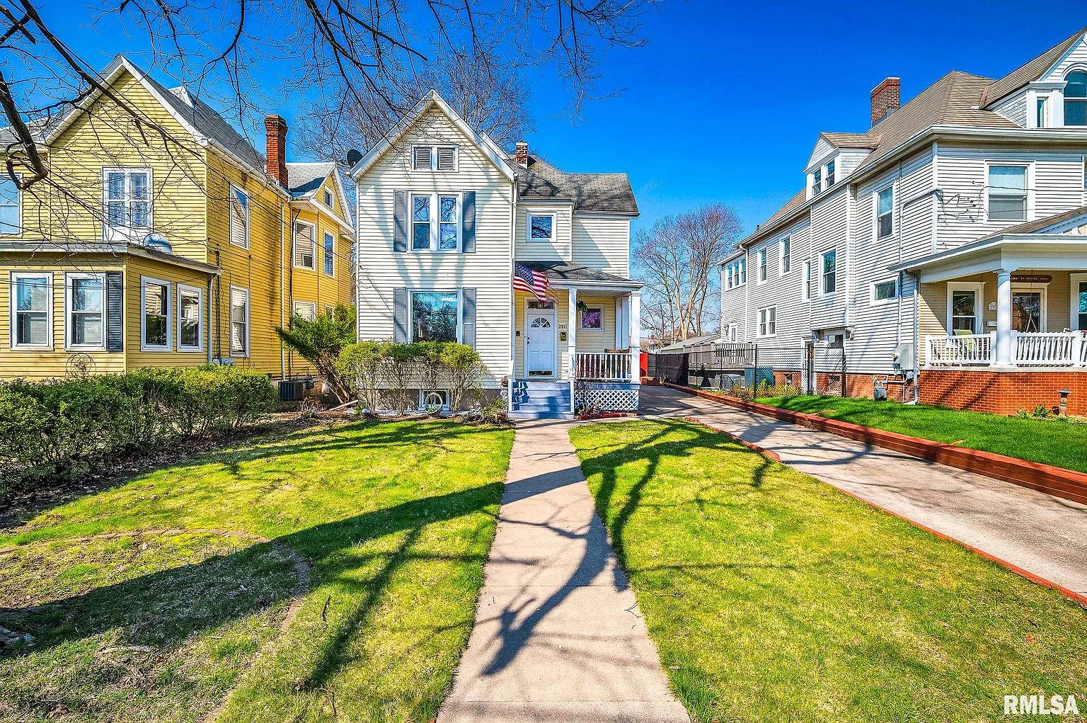 2311 N Linn St photo 1
