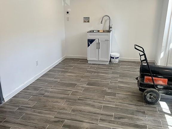 3rd image of 8307 Doran Ave Floor 1