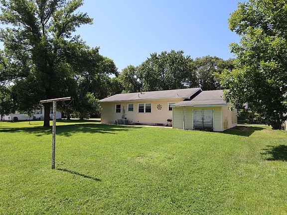 4th image of 402 N 16th Pl