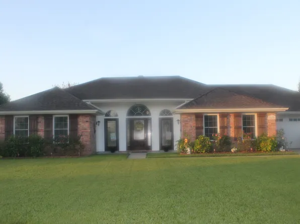 2421 Karen Ln, Lake Charles, LA 70611