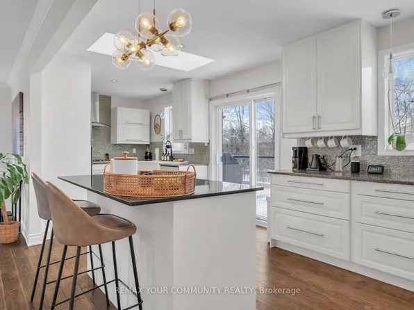 92 Sandringham Dr, Barrie, ON L4M 7J5