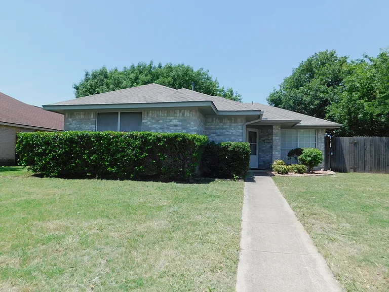 3109 N Bell Ave — Photo 2