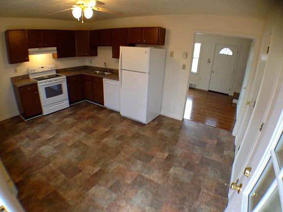 3rd image of 120 Woodridge Ct