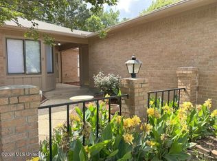 62 Shore Dr, Clinton, MS 39056