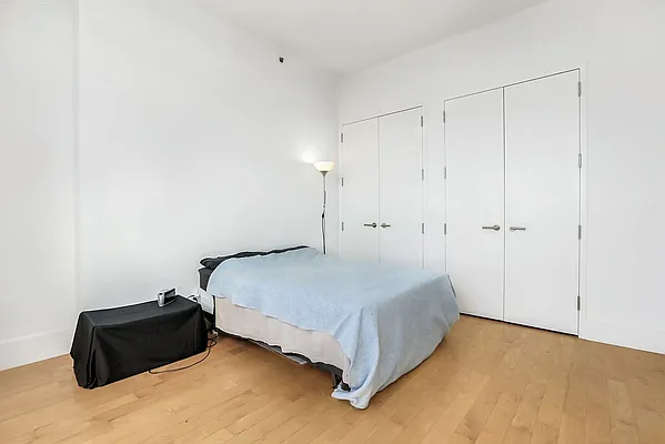 Sold by Redfin Real Estate | media 22