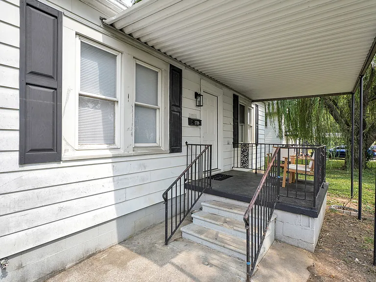 1709 Clay St — Photo 3