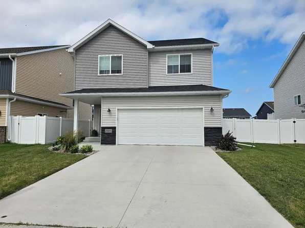 7405 17th St S, Fargo, ND 58104