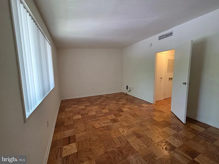 10424 Rockville Pike #402 — Photo 27