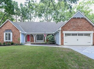 10512 Mohawk Ln, Leawood, KS 66206