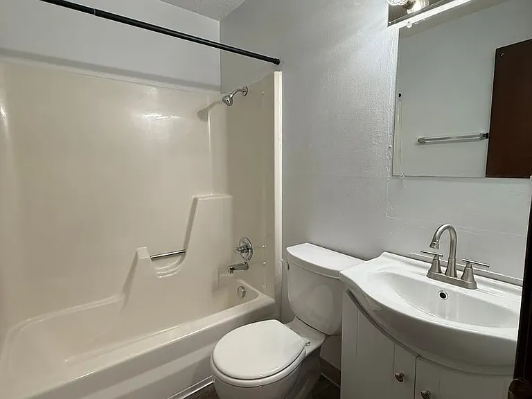 Crossroad Apartments — Photo 18