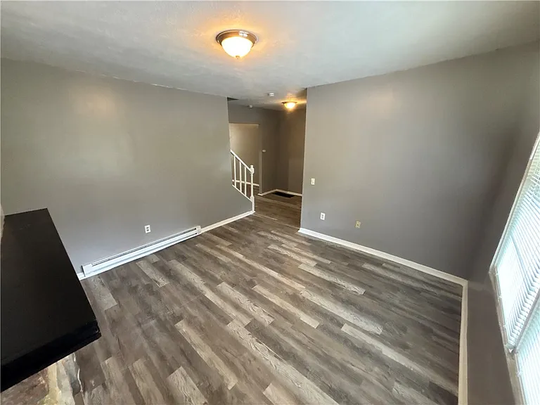 335 Cedarhurst St — Photo 3