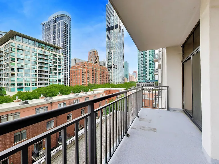 1322 S Prairie Ave #607 — Photo 10