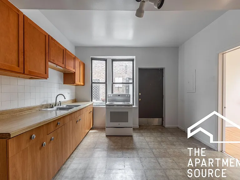 3147 W Medill Ave #3 — Photo 2
