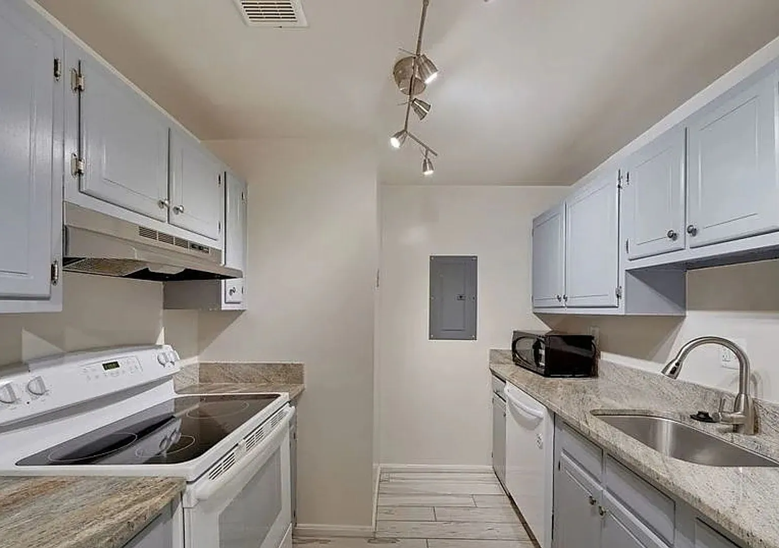 Bright & Spacious 3BR/2BA in the Heart of Columbia Heights — Photo 4