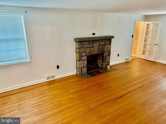 5th image of 526 Brighton Rd