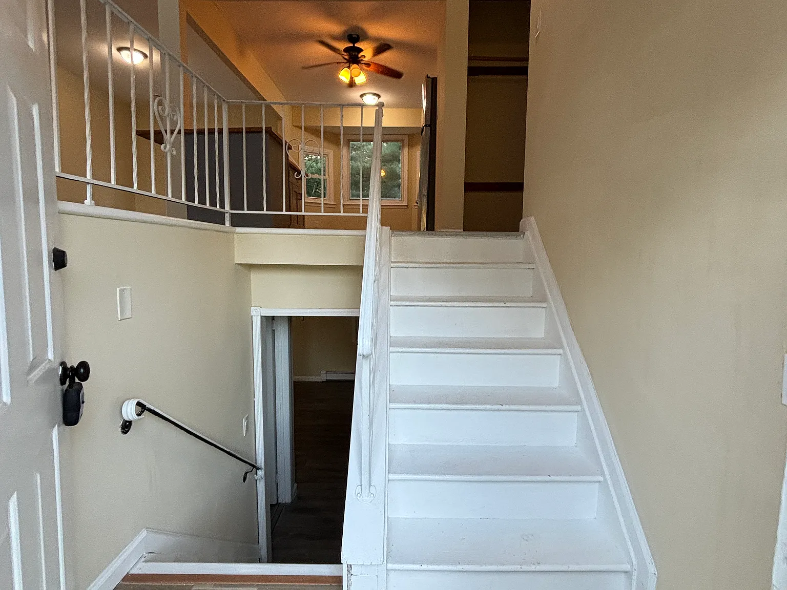 5 bed, 2.5 bath, 2500 sqft, $4,998 — Photo 4