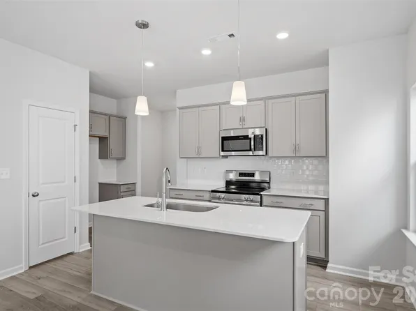 5831 Tuckaseegee Rd #10, Charlotte, NC 28208