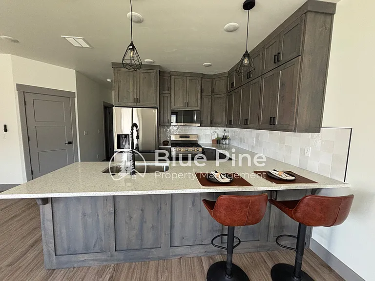 5133 Beach Dr #1 — Photo 4