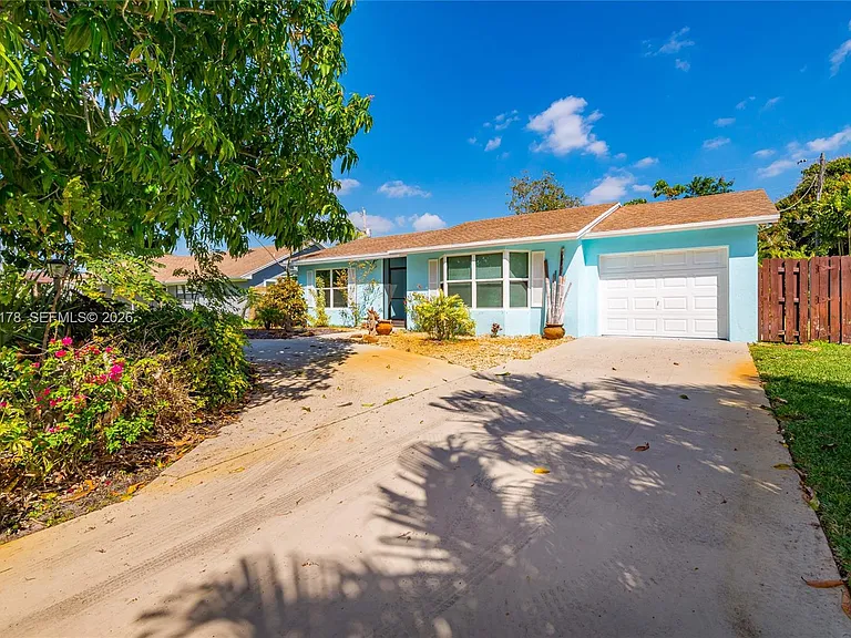 505 Heron Dr — Photo 4