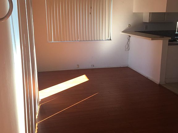 4th image of 18444 Collins St