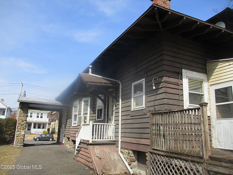 4th image of 413 Manning Boulevard