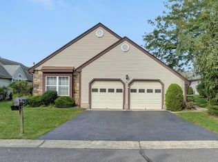 16 Abraham Lincoln Ct, Monroe Township, NJ 08831
