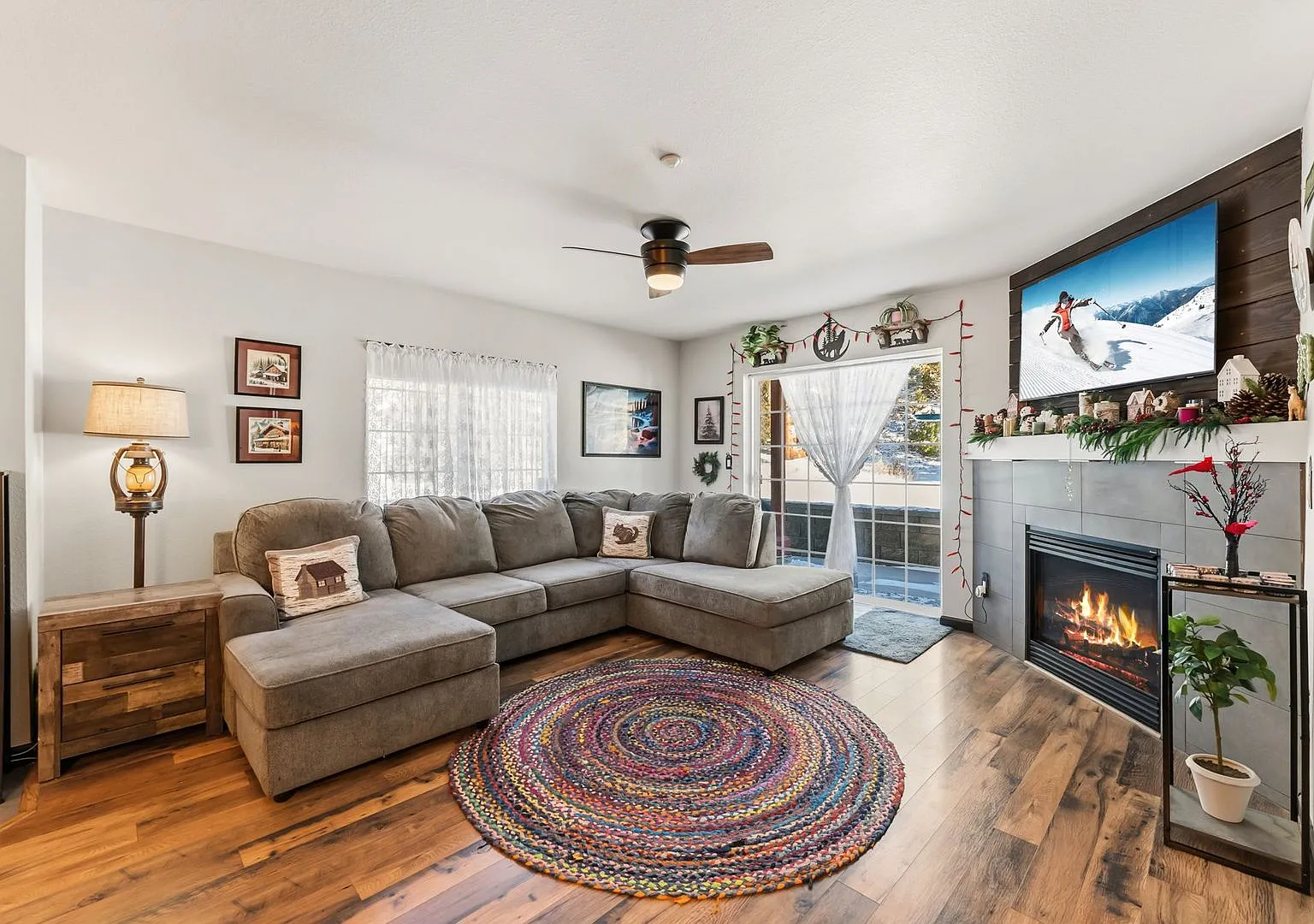 Furnished 2BR/2BA Breckenridge Condo | Garage, Fireplace & Hot Tubs | Available Oct. 1 — Photo 2