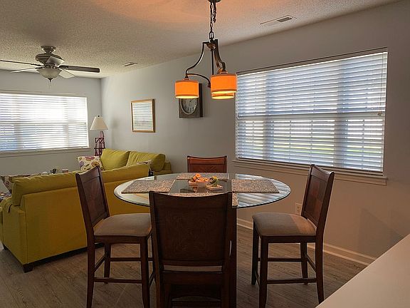 Spacious Eating Area