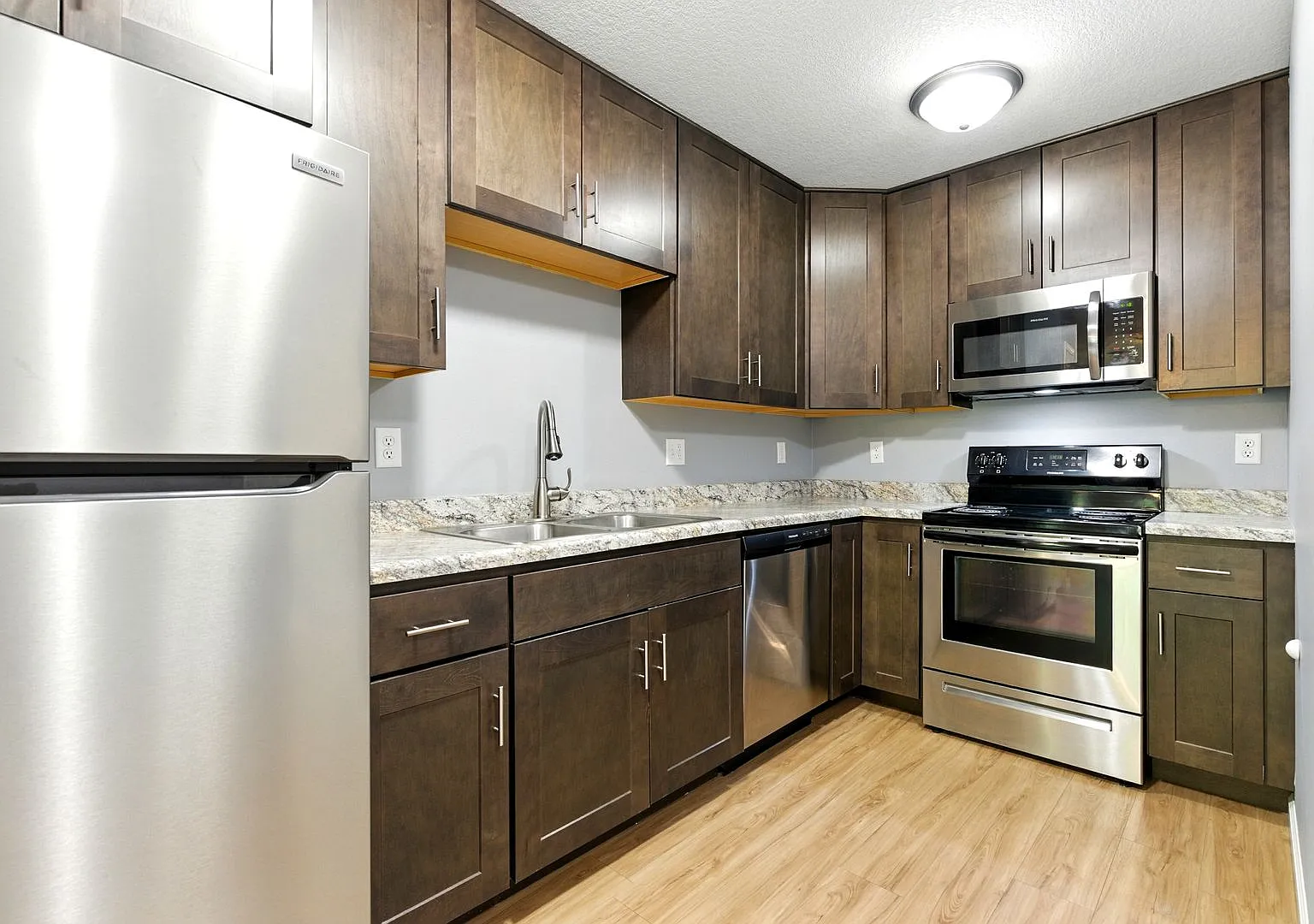 Woodline Condos — Photo 1