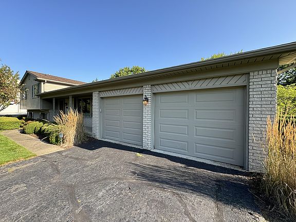 3rd image of 253 Woodedge Dr