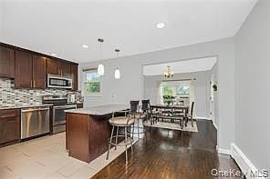 4th image of 37 Troy Ln Floor 1