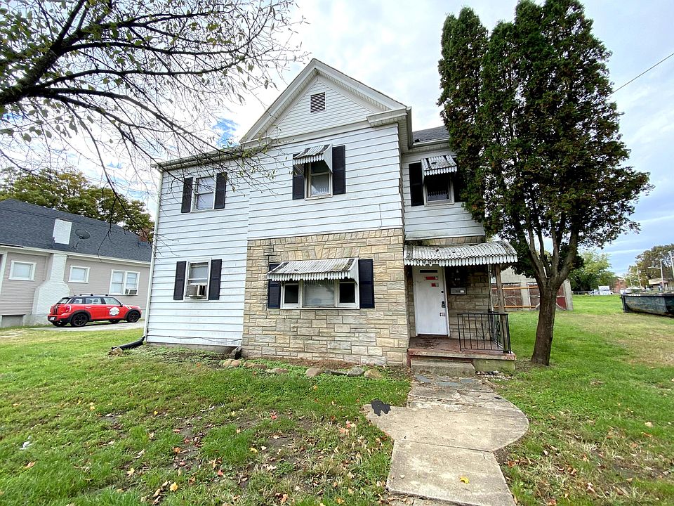 1st image of 919 13th St SE