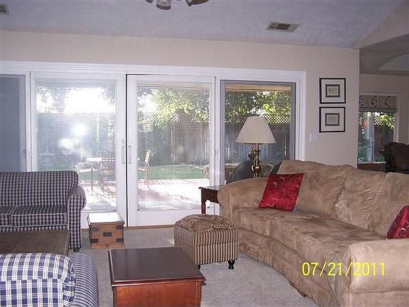 2nd image of 2589 Fairmont Dr