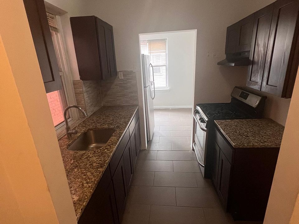 1st image of 129 N Walnut St #105